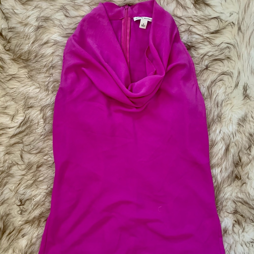 Banana Republic Sleeveless Blouse 🌸